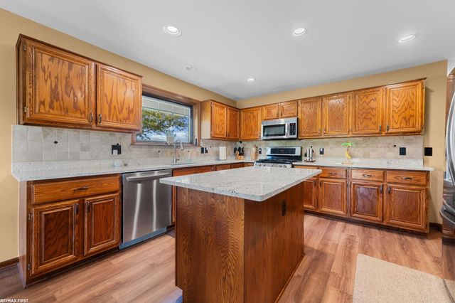 44325 Meadowlake Drive, Sterling Heights, MI 48313