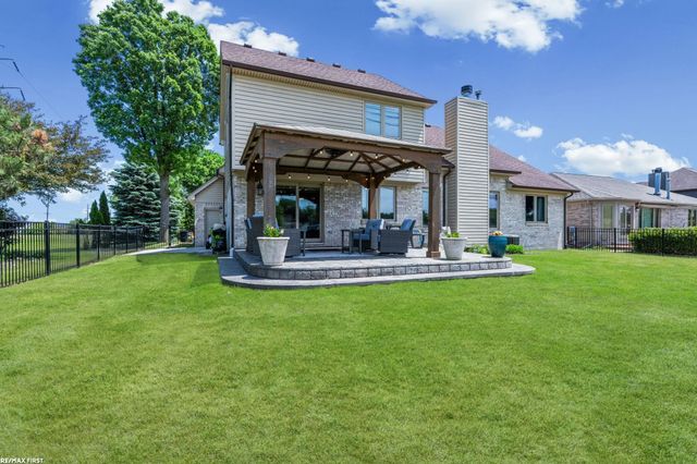44325 Meadowlake Drive, Sterling Heights, MI 48313