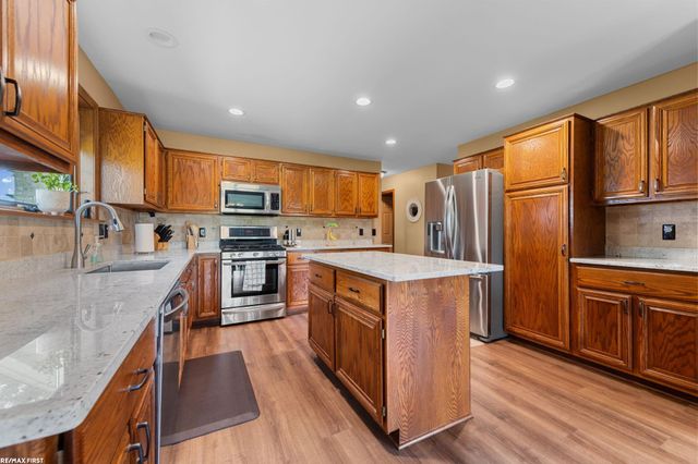 44325 Meadowlake Drive, Sterling Heights, MI 48313