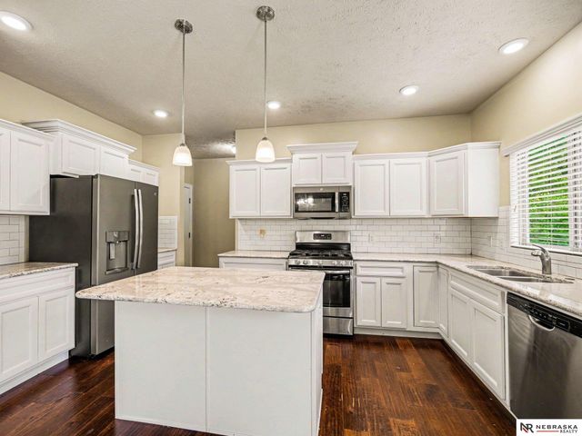 2005 Oriole Drive, Bellevue, NE 68123
