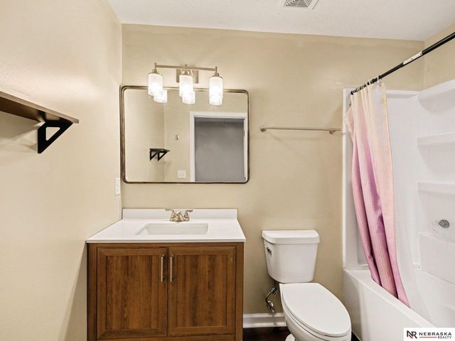 2005 Oriole Drive, Bellevue, NE 68123