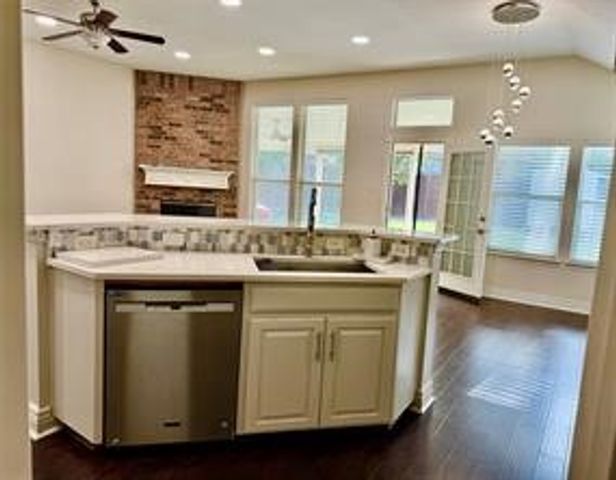 700 Auburndale Drive, Euless, TX 76040