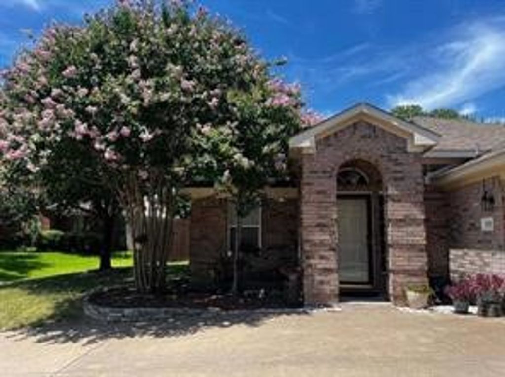 700 Auburndale Drive, Euless, TX 76040