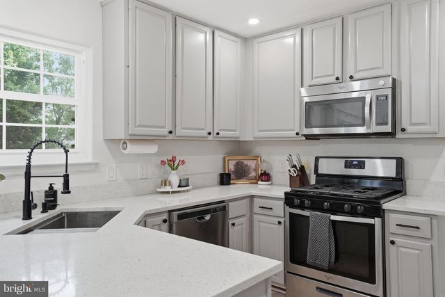 5710 RIDGEDALE DR, Woodbridge, VA 22193