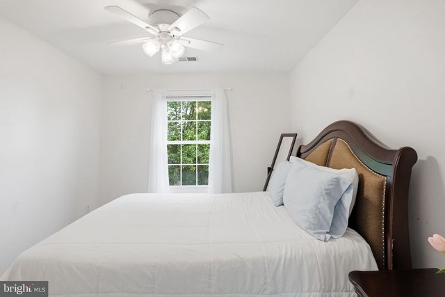 5710 RIDGEDALE DR, Woodbridge, VA 22193
