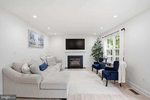 5710 RIDGEDALE DR, Woodbridge, VA 22193