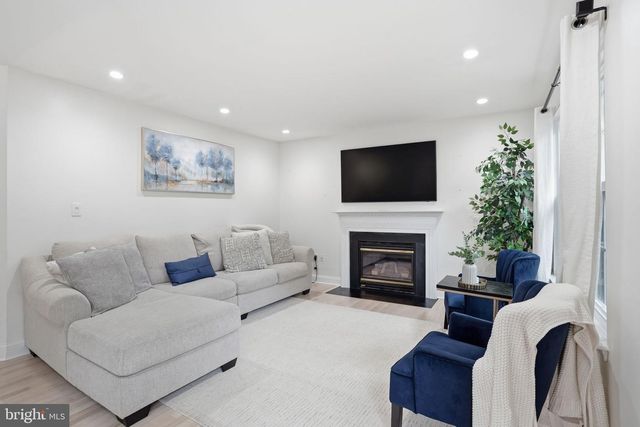 5710 RIDGEDALE DR, Woodbridge, VA 22193