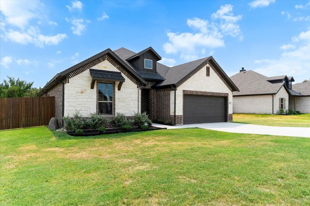 2106 Briarwood Drive, Bridgeport, TX 76426