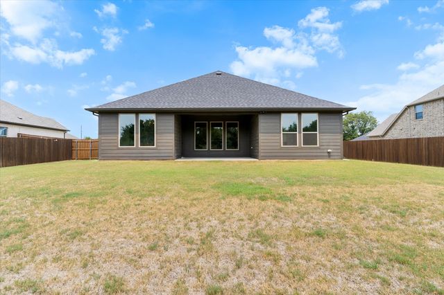 2106 Briarwood Drive, Bridgeport, TX 76426