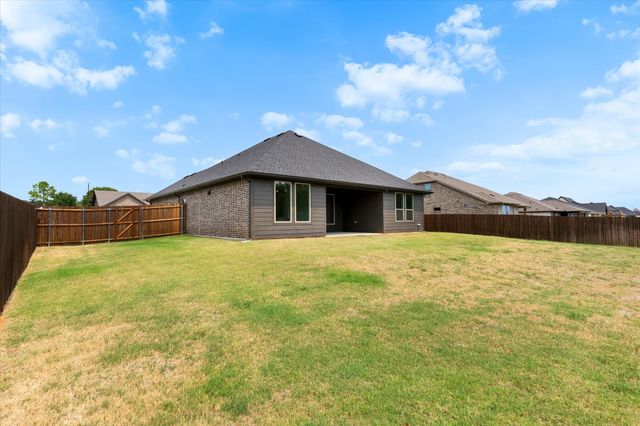 2106 Briarwood Drive, Bridgeport, TX 76426