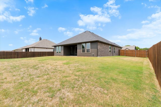 2106 Briarwood Drive, Bridgeport, TX 76426