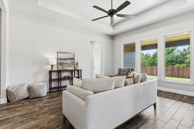 2106 Briarwood Drive, Bridgeport, TX 76426