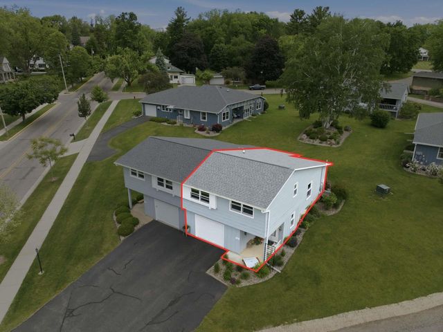 1530 East Street, Baraboo, WI 53913