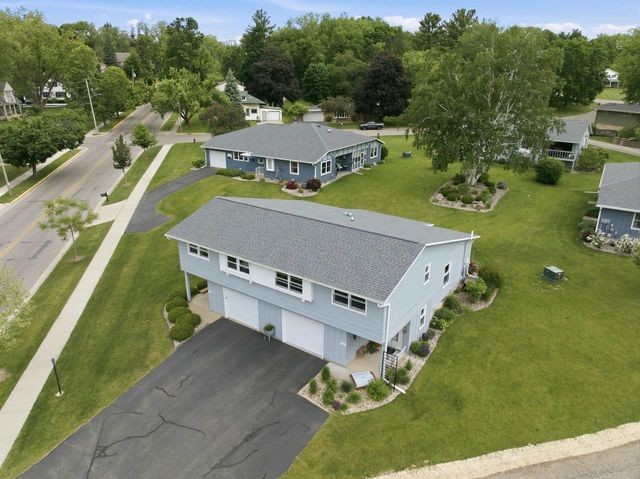 1530 East Street, Baraboo, WI 53913