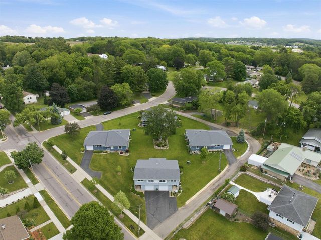 1530 East Street, Baraboo, WI 53913