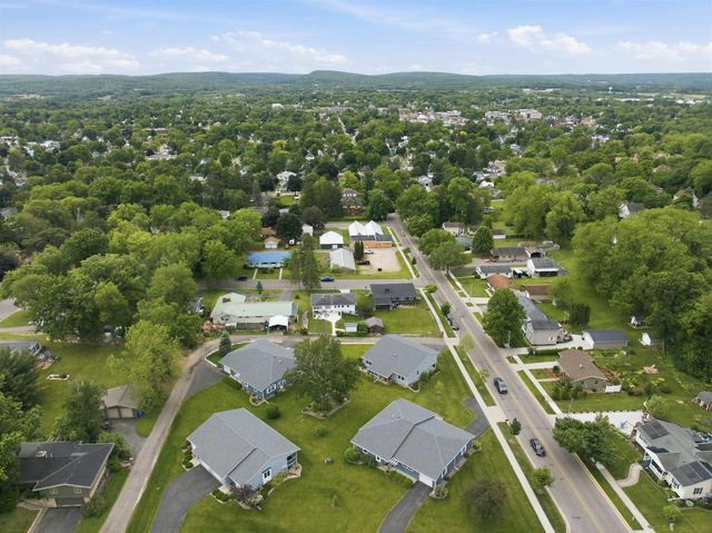1530 East Street, Baraboo, WI 53913