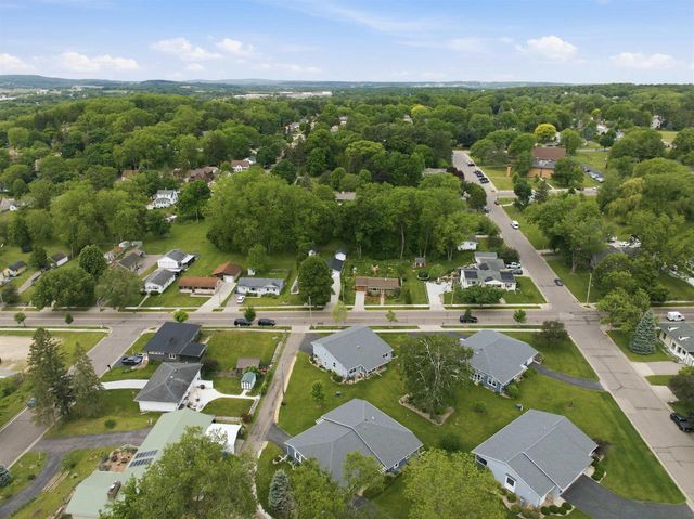 1530 East Street, Baraboo, WI 53913