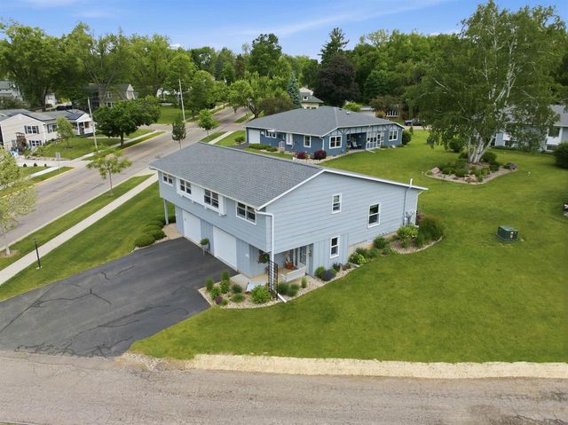 1530 East Street, Baraboo, WI 53913