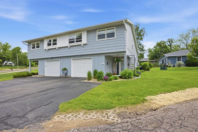 1530 East Street, Baraboo, WI 53913