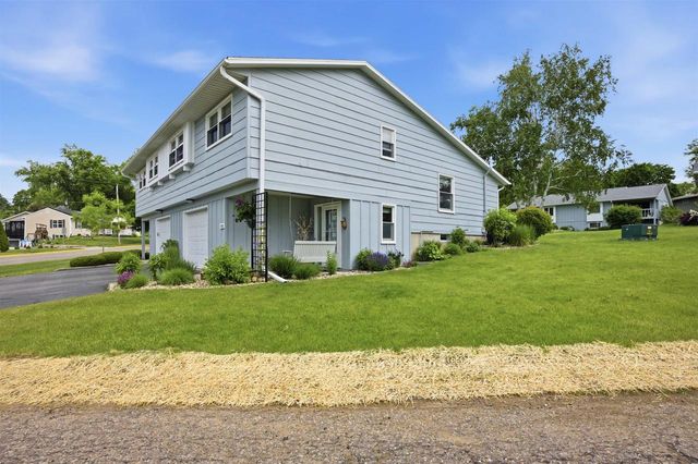 1530 East Street, Baraboo, WI 53913