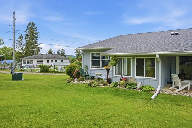 1530 East Street, Baraboo, WI 53913