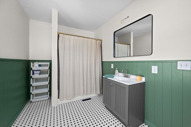 225 E Wells Street, Geneseo, IL 61254