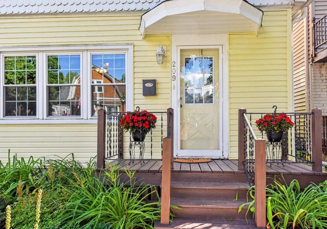 209 E Montana STREET, Milwaukee, WI 53207