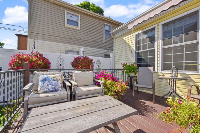 209 E Montana STREET, Milwaukee, WI 53207