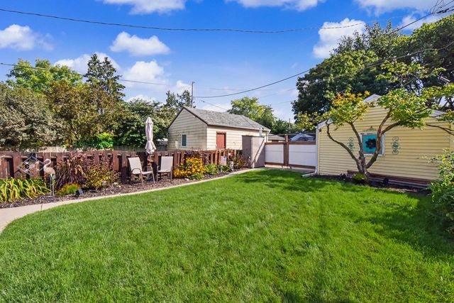 209 E Montana STREET, Milwaukee, WI 53207