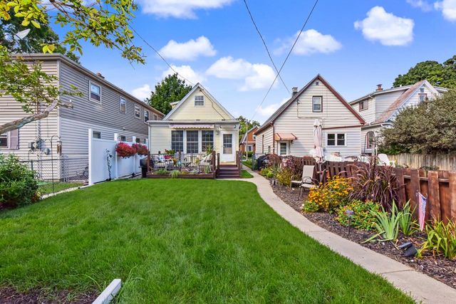 209 E Montana STREET, Milwaukee, WI 53207