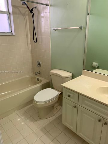 7116 W Pinecreek Way, Coconut Creek, FL 33073