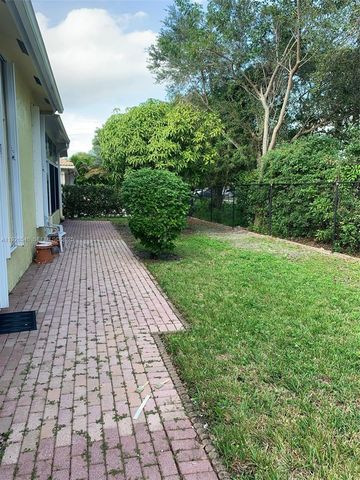 7116 W Pinecreek Way, Coconut Creek, FL 33073