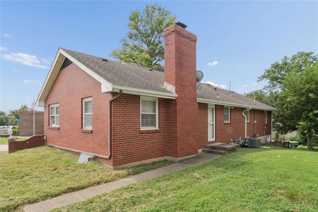 101 W Insley Avenue, Bonner Springs, KS 66012