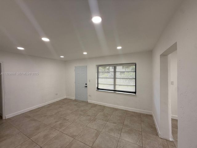 621 E 13th St, Hialeah, FL 33010