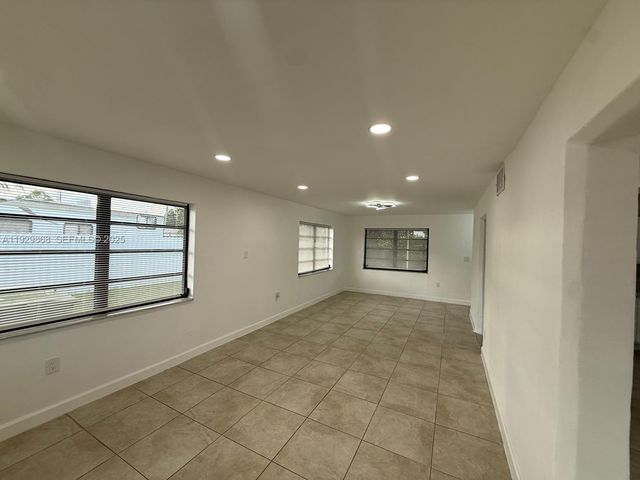 621 E 13th St, Hialeah, FL 33010