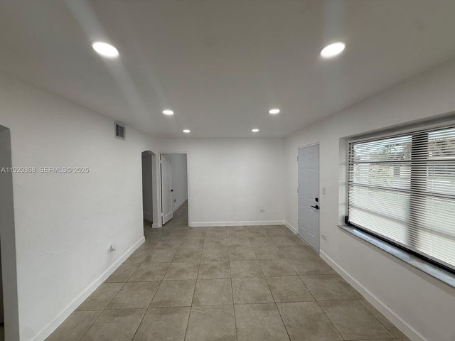 621 E 13th St, Hialeah, FL 33010