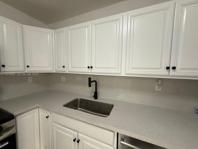 621 E 13th St, Hialeah, FL 33010