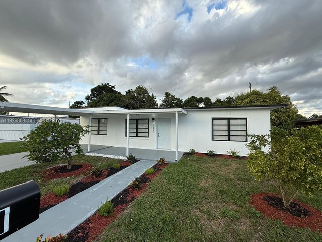621 E 13th St, Hialeah, FL 33010