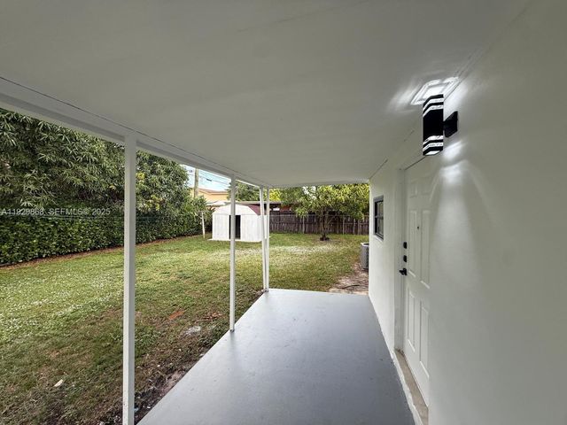 621 E 13th St, Hialeah, FL 33010