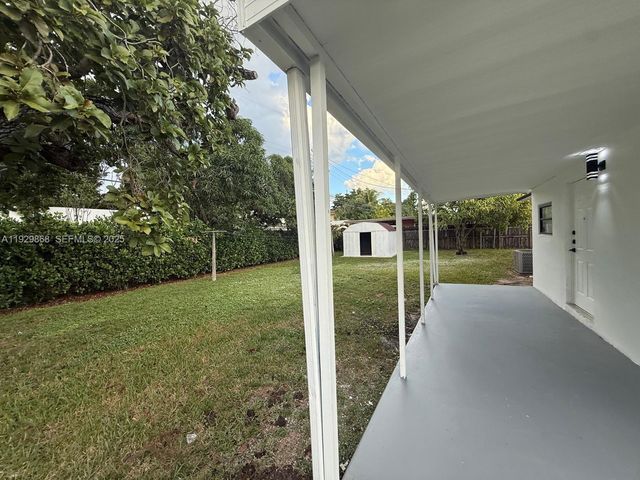 621 E 13th St, Hialeah, FL 33010