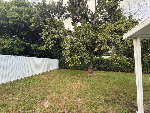 621 E 13th St, Hialeah, FL 33010