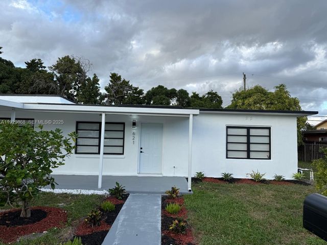 621 E 13th St, Hialeah, FL 33010