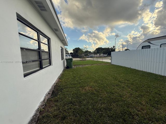 621 E 13th St, Hialeah, FL 33010