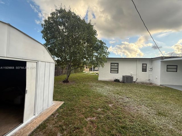 621 E 13th St, Hialeah, FL 33010