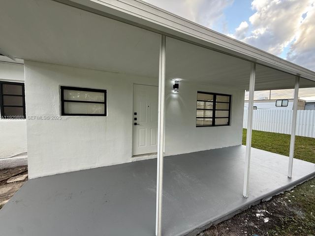 621 E 13th St, Hialeah, FL 33010