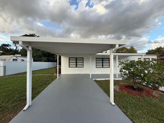 621 E 13th St, Hialeah, FL 33010