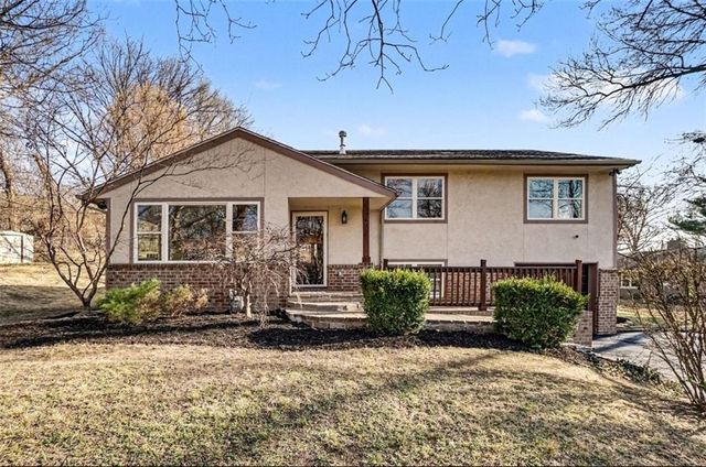 1701 NE 49th Street, Kansas City, MO 64118