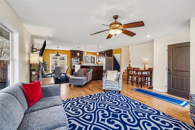 1701 NE 49th Street, Kansas City, MO 64118