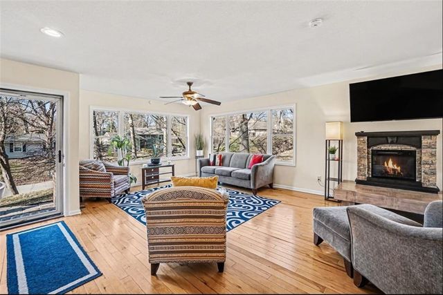 1701 NE 49th Street, Kansas City, MO 64118