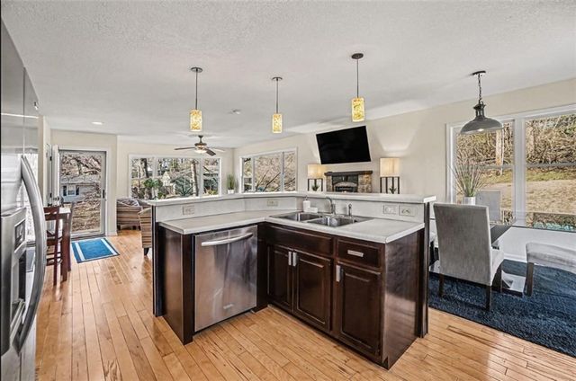 1701 NE 49th Street, Kansas City, MO 64118